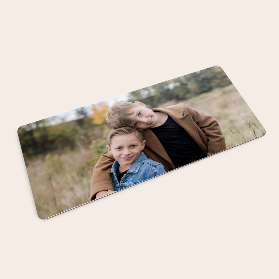 Covoraș personalizat – dreptunghi – XXL Covoraș de mouse XXL personalizat cu poza a doi copii zâmbind, perfect pentru pasionații de jocuri.