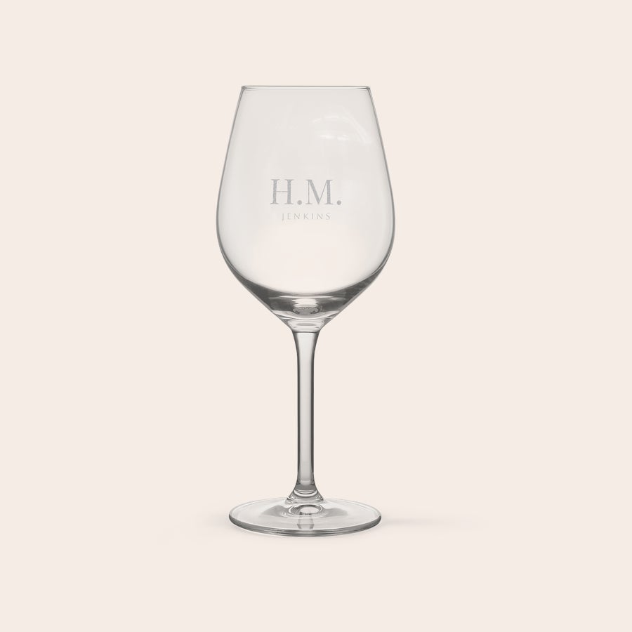 Pahar - Vin Pahar de vin alb cu baza rotunda, gravat cu initialele H.M. si numele JENKINS.