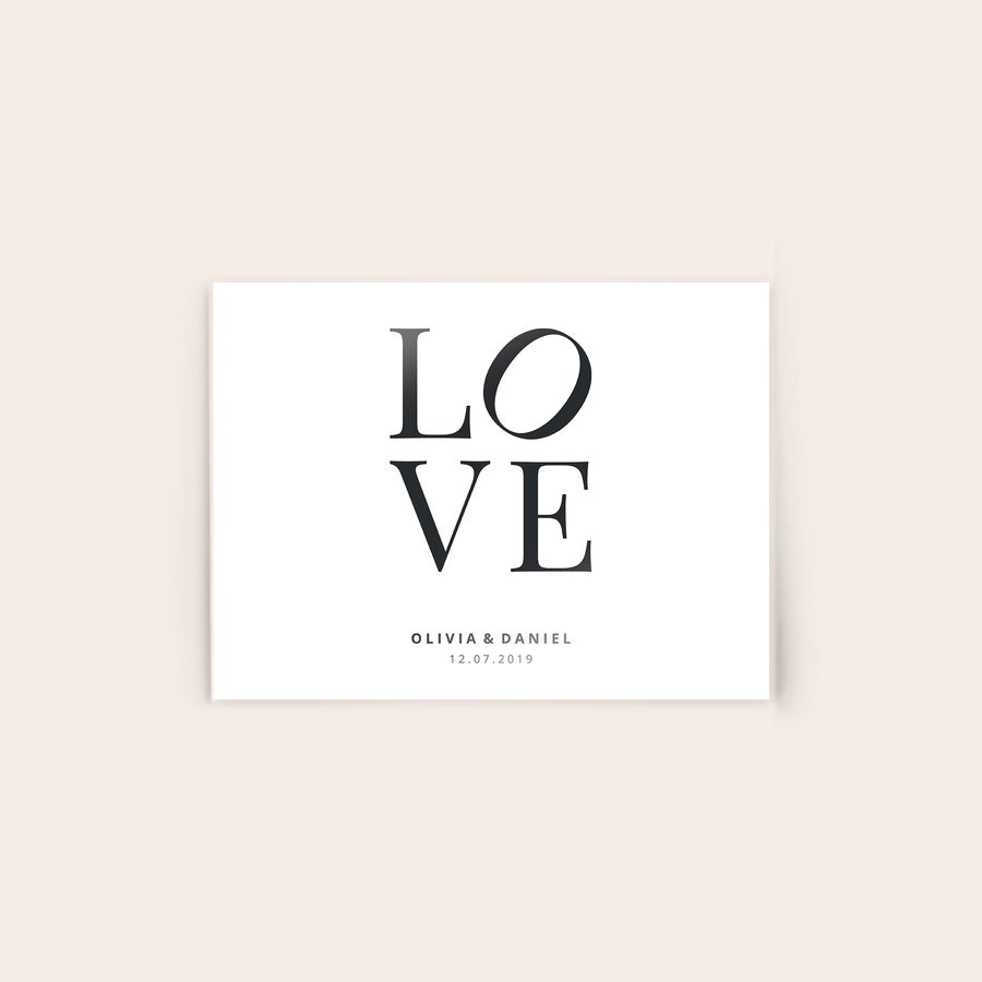 Fotografija na akrilu Akrilna fotografija z napisom LOVE in datumom 12.07.2019, personalizirana z imeni Olivia in Daniel.