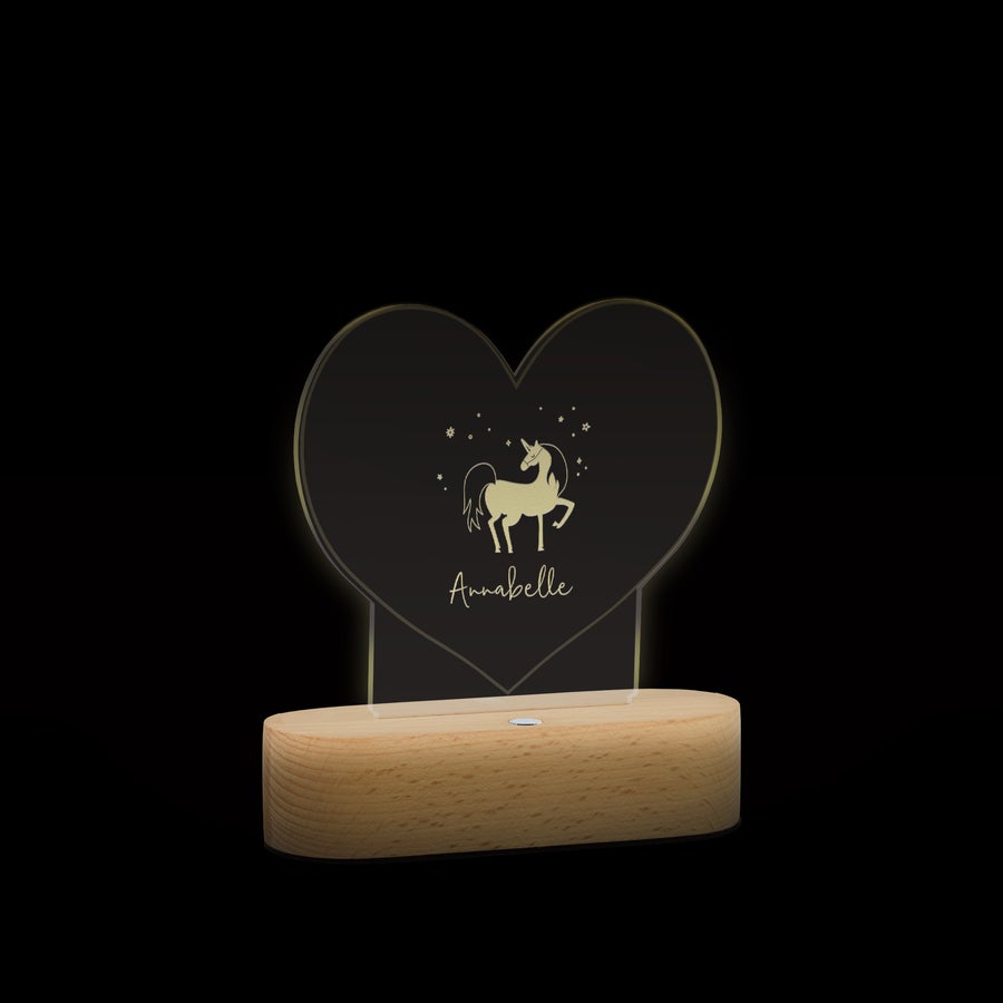 Lumină acrilică cu suport Lumină LED personalizată, formă inimă, cu unicorn gravat și numele Annabelle, pe bază de lemn.