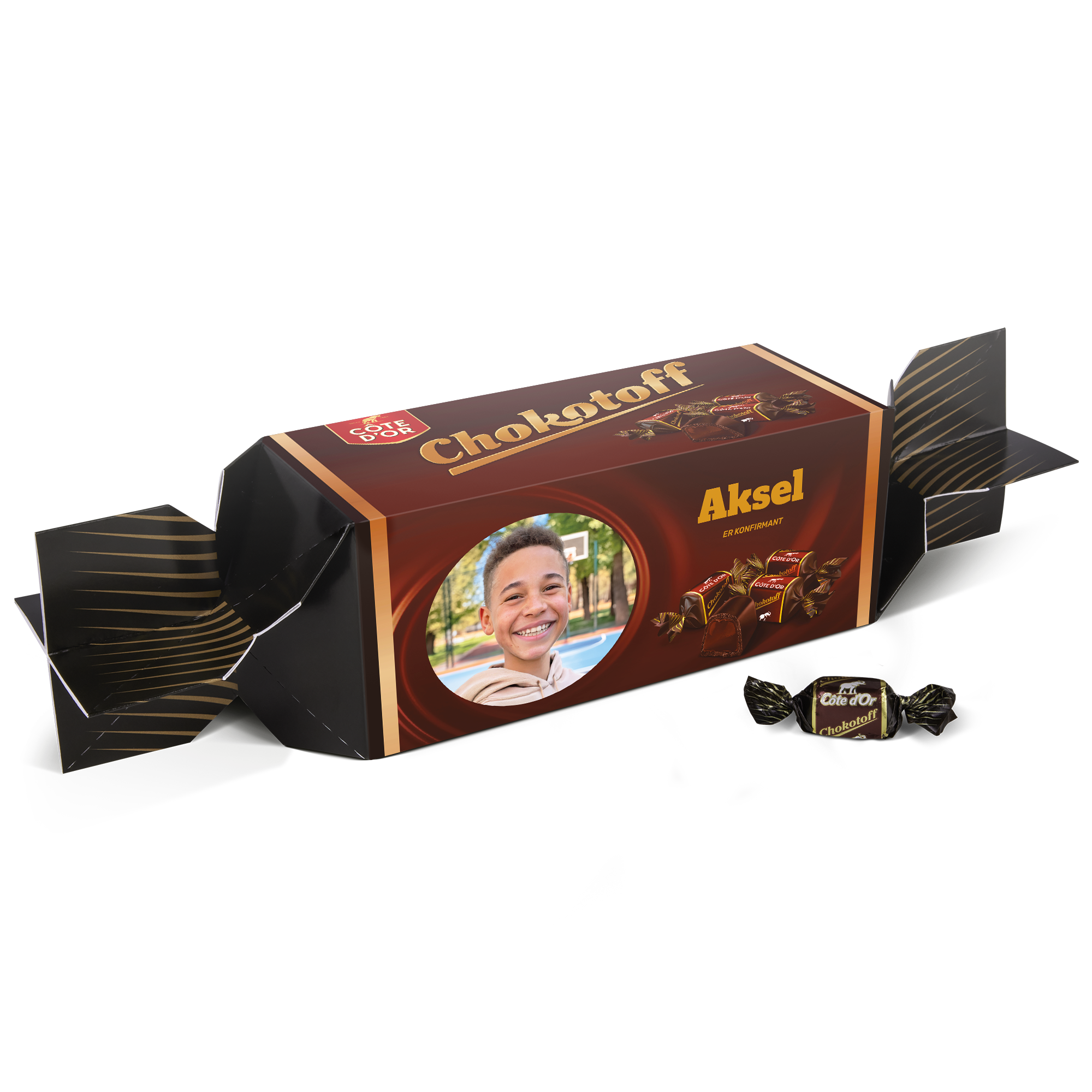 Personlig XXL Chocotoff-Sjokolade med en gutt og teksten Aksel er konfirmant, trykt på emballasjen.