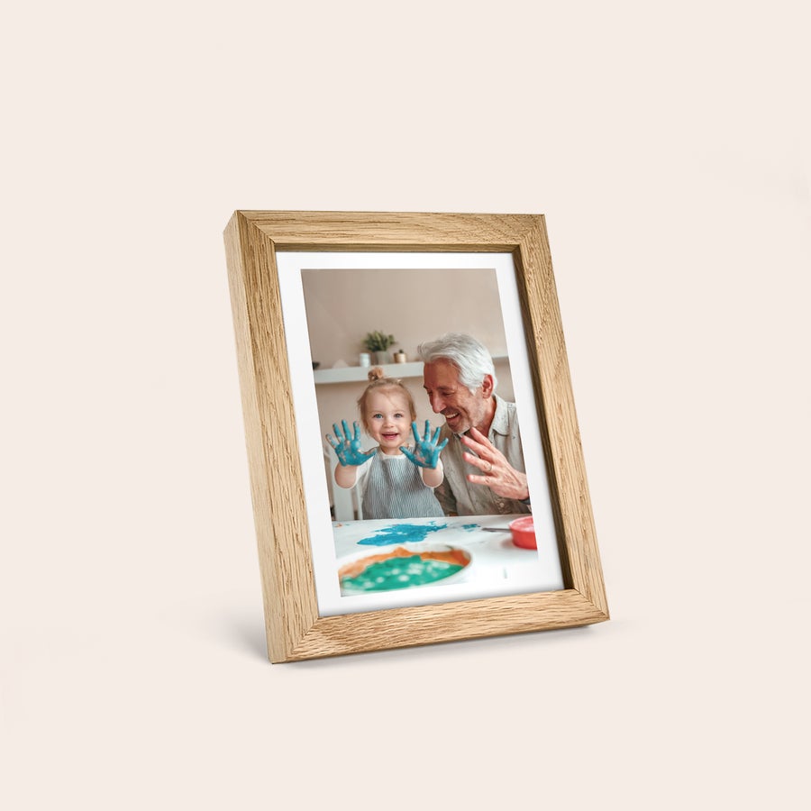 Foto Stampata con Cornice Poster personalizzato con foto di nonno e nipote, incorniciato in legno chiaro