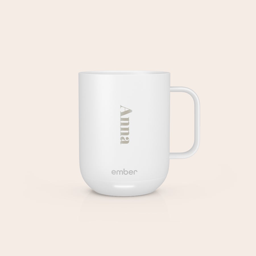 Ember Smart Control Mug Valkoinen Ember Control -muki kaiverrettuna nimellä Anna. Nauti jokaisesta kulauksesta henkilökohtaisella Ember Control Cupilla!