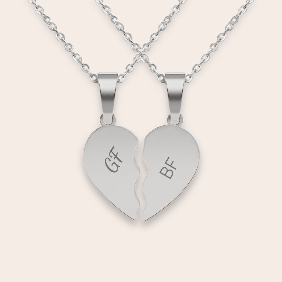 Collana con cuore spezzato inciso Collana con cuore spezzato inciso