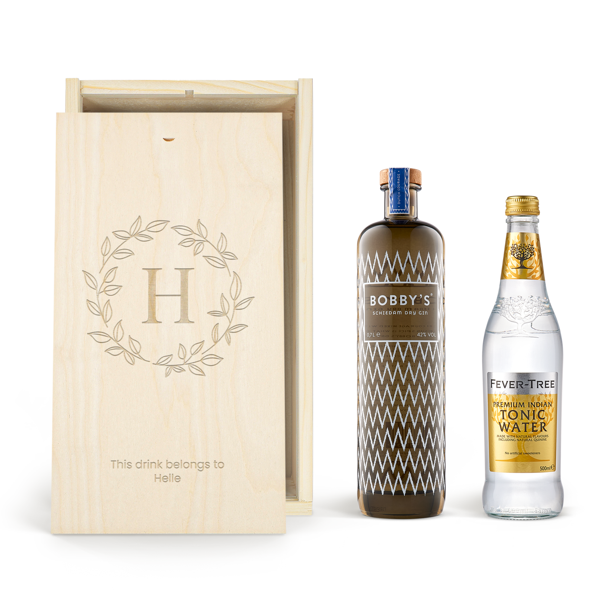 Gavesæt med Bobby's Gin og Fever-Tree tonic i en indgraveret trææske med bogstav og tekst