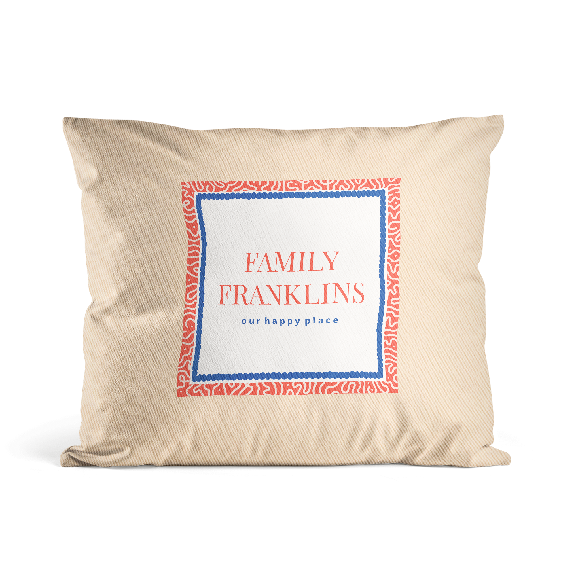 Capa de almofada personalizada bege com bordas azuis e vermelhas impressa com o texto Family Franklins our happy place. Transforme qualquer espaço com uma capa de almofada lindamente personalizada.
