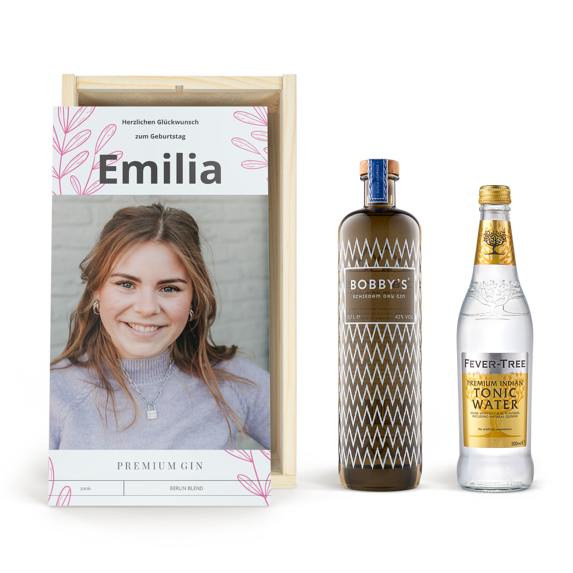 Gin Tonic Set mit Bobby's Gin in einer Holzkiste, bedruckt mit einem Foto und dem Namen Emilia.