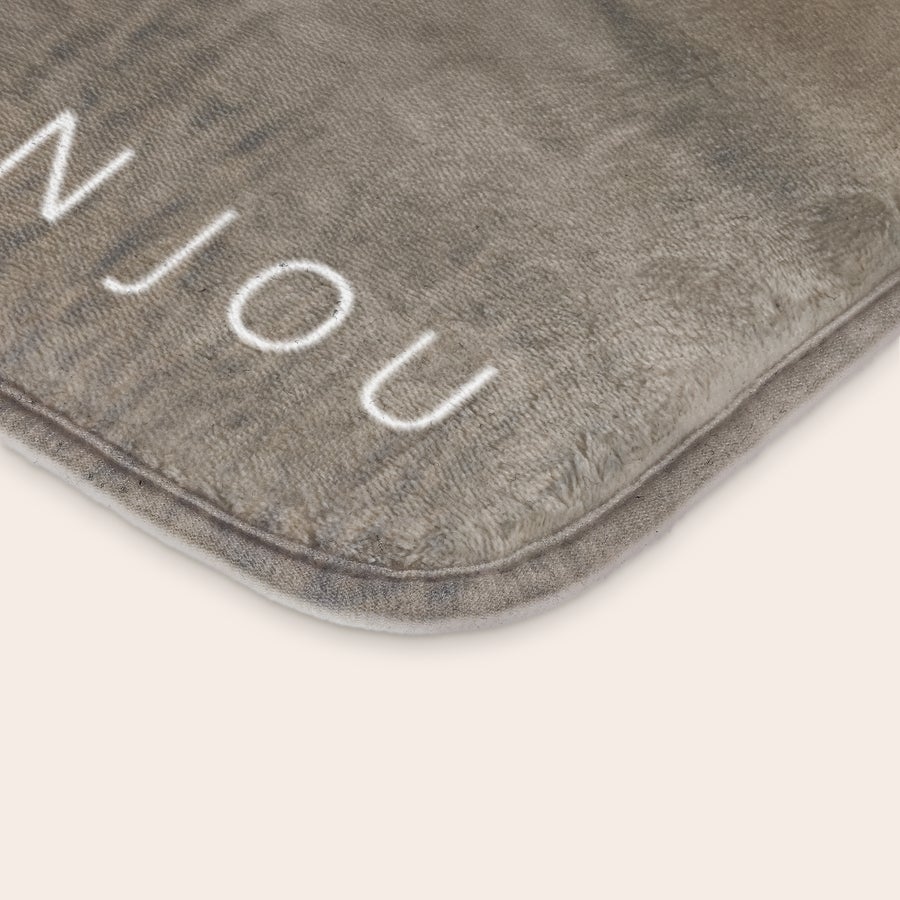 Badmat bedrukken - 70 x 50 cm Gepersonaliseerde grijze badmat met de tekst NJOU gedrukt voor elke badkamer