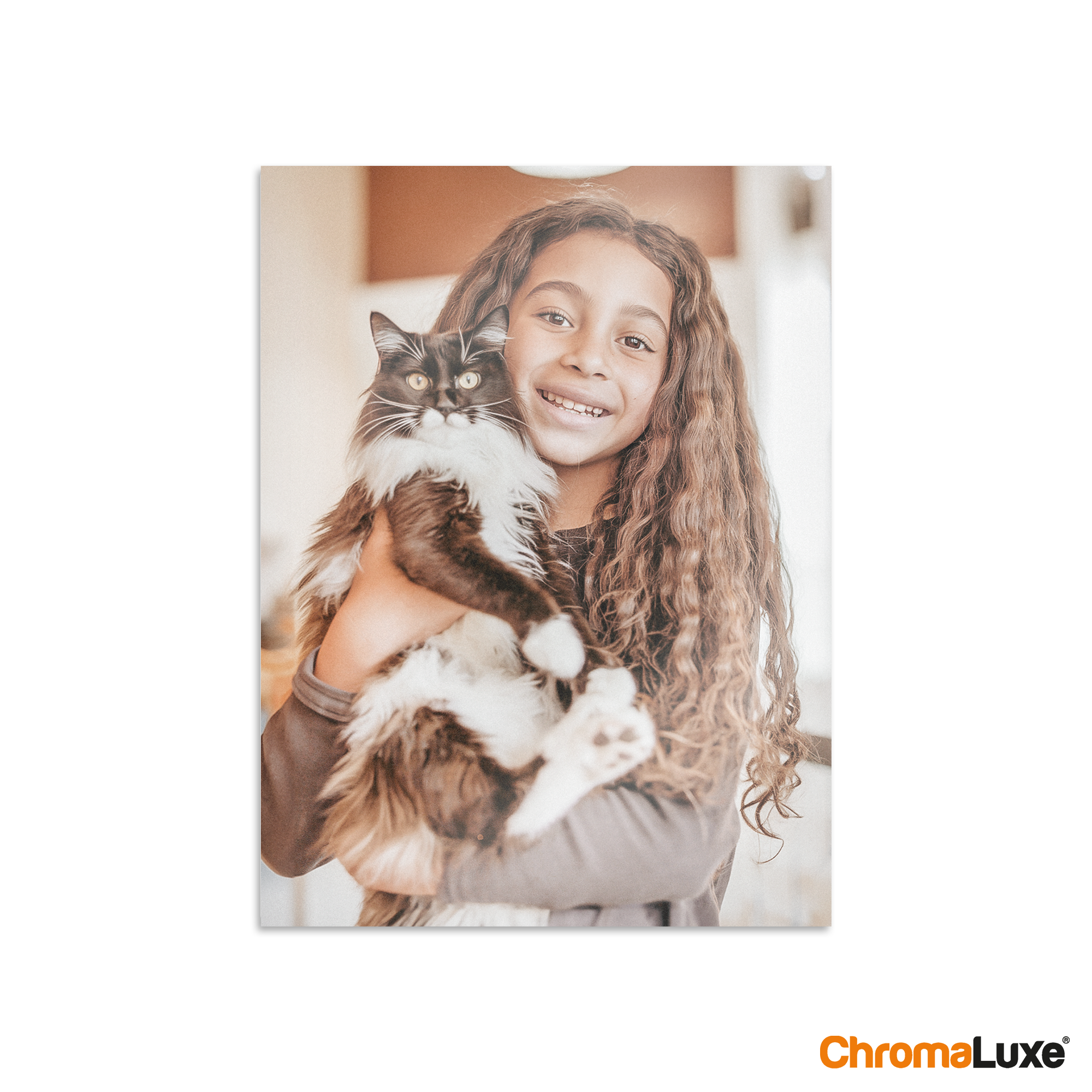 ChromaLuxe aluminium fotopaneel met eigen foto van een meisje dat een kat vasthoudt