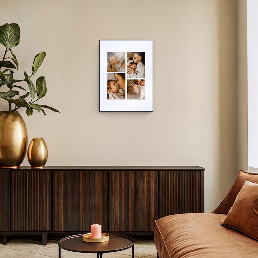 Foto na drevo Drevený fotografický panel ChromaLuxe s vlastnou fotografiou, biela bordúra, potlačený štyrmi fotografiami dieťaťa a matky