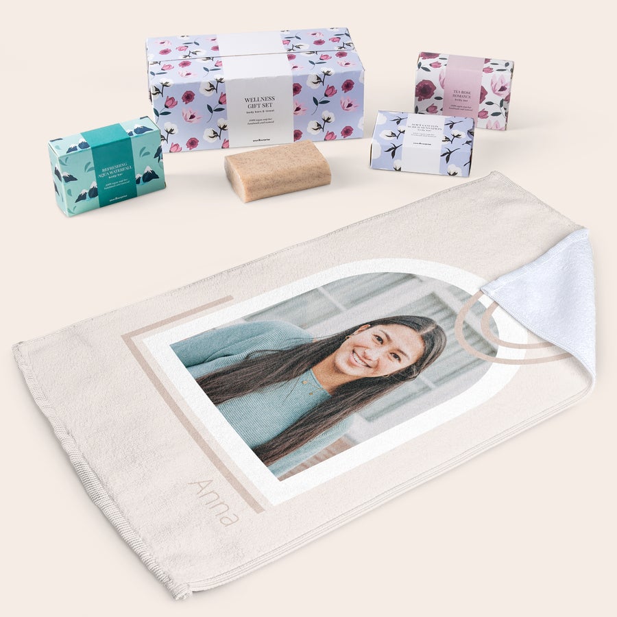 Personalizowany ręcznik z 3 mydełkami Personalizowany ręcznik z 3 mydełkami