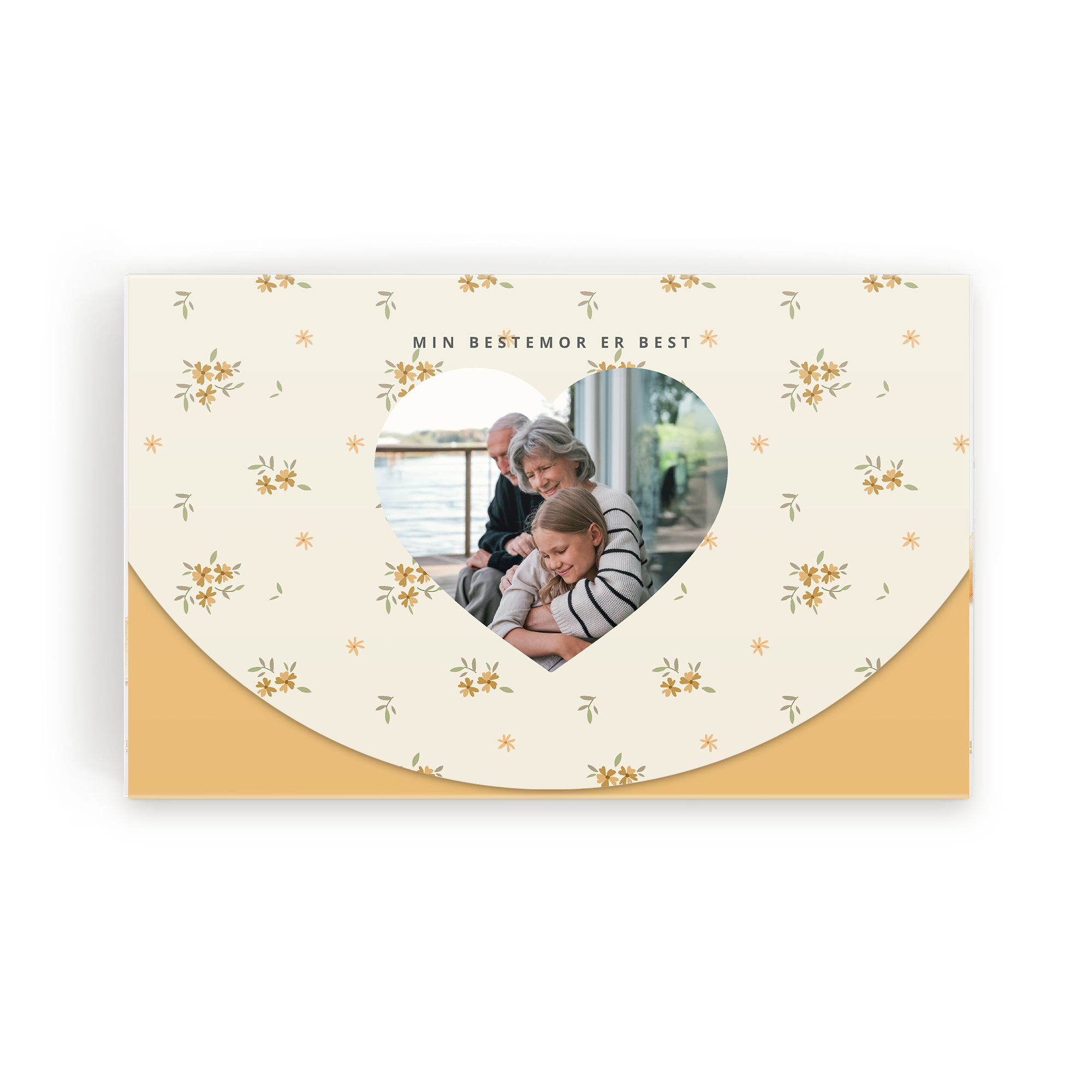 Personlig sjokoladeeske med klassiske praliner. Designet har et hjerteformet bilde av en jente som omfavner sin bestemor, med teksten Min Bestemor Er Best, trykt på et blomstret mønster.