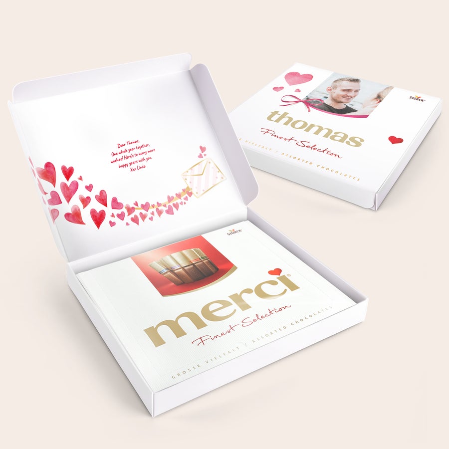 Čokoláda Merci s personalizovanou kartou - 250 gramů Bonboniéra Merci s personalizovanou kartou s fotografií Thomase a jménem Linda, tištěná srdíčka a vzkaz