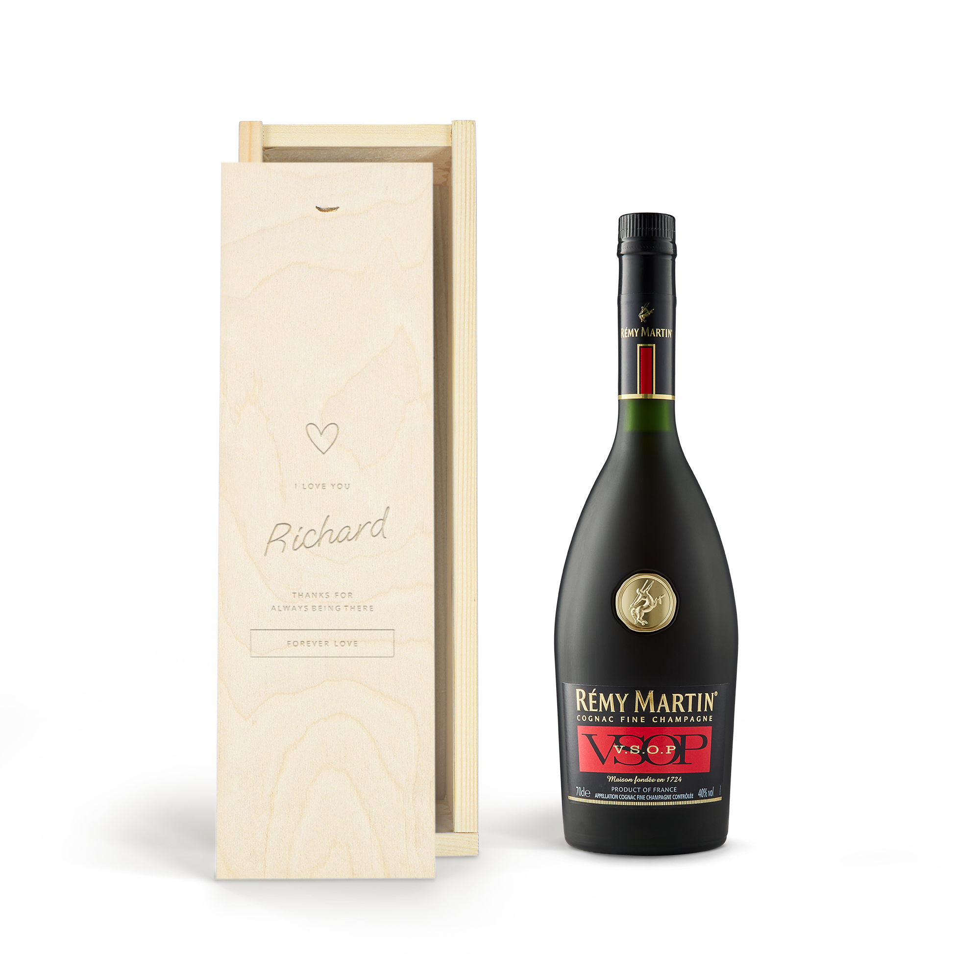 Egyedülálló konyak Remy Martin VSOP, személyre szabott, nyomtatott fadobozban, "Richard" névvel és szív motívummal.