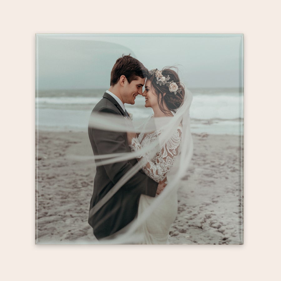 Piastrella tradizionale Piastrella in ceramica personale con foto stampata di una coppia di sposi sulla spiaggia, personalizzabile con il tuo proverbio