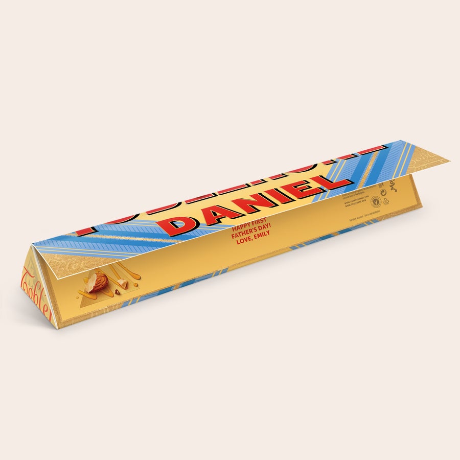 Barra Toblerone - Día del Padre Barra personalizada Toblerone - Día del Padre - Grande con el nombre Daniel, impresa con el mensaje de felicitación "Happy First Father's Day! Love, Emily" para personalizar.