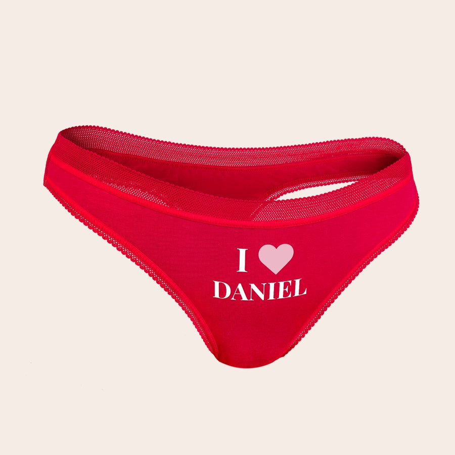 Tanga personalizada Tanga feminina vermelha com "I love Daniel" estampado, adicione sua foto e/ou texto para criar uma tanga personalizada.
