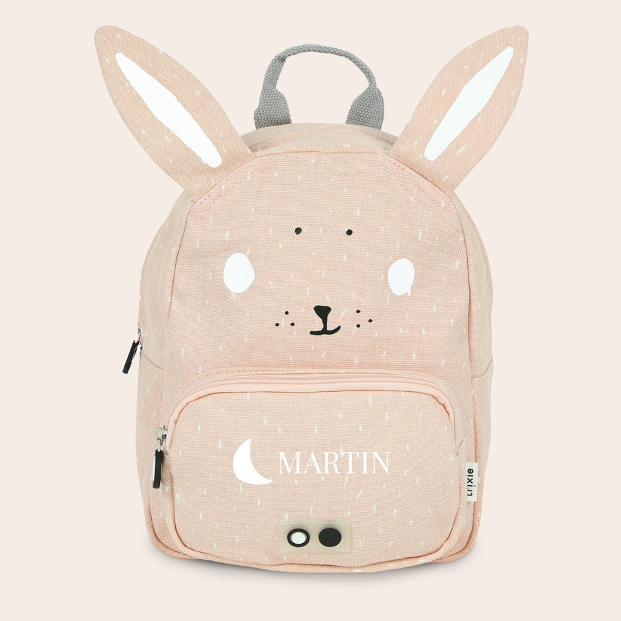 Rucsac pentru Copii Personalizat - Trixie Rucsac roz personalizat pentru copii, cu design de iepuraș și numele Martin imprimat frontal.
