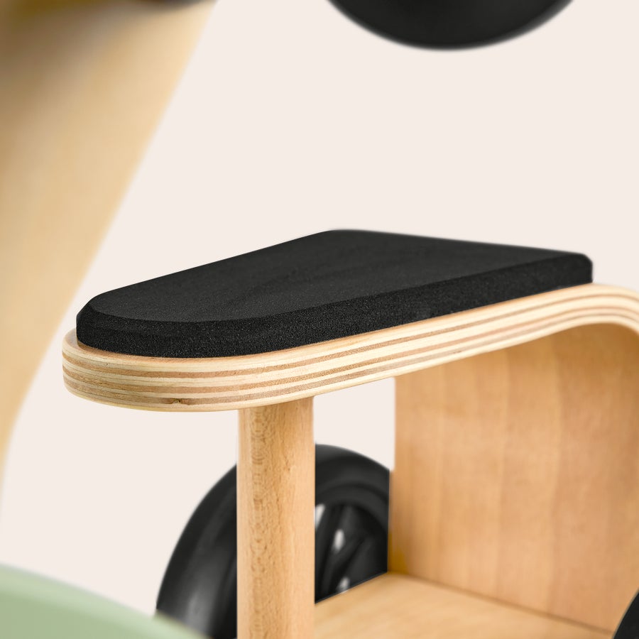 Bicicleta de madeira com gravura Bicicleta de madeira com assento preto macio e quadro de bétula natural, personalizada com nome