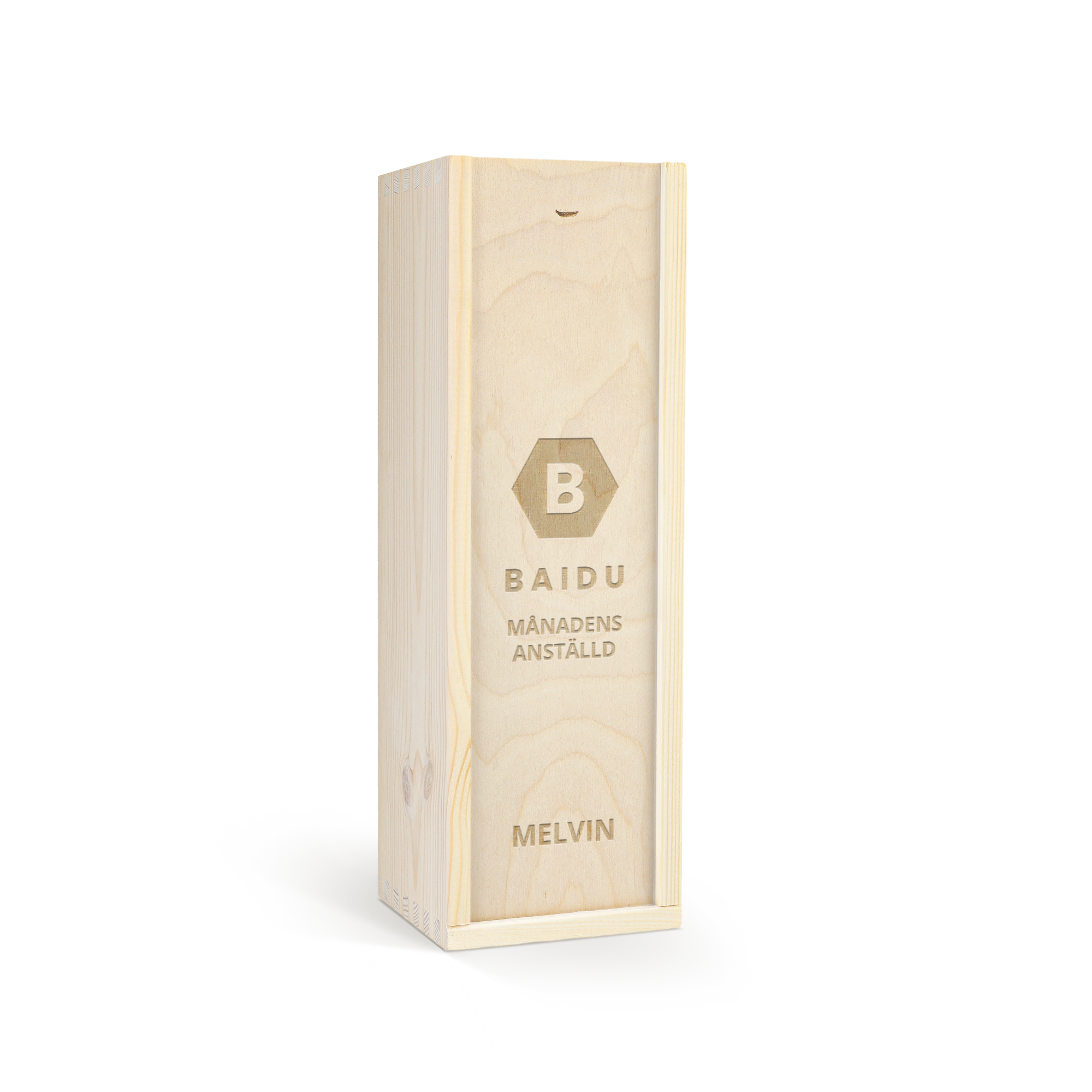 En graverad träask för whisky. Asken har ett personligt budskap i form av texten Baidu Månadens Anställd och namnet Melvin. Perfekt för att överraska dina nära och kära.