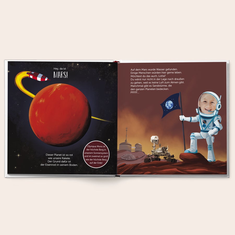Der kleine Astronaut - Buch mit Namen Personalisiertes Buch Der kleine Astronaut und Name auf einer Reise zu den Planeten Hardcover XXL mit Foto im Astronautenhelm und Text.