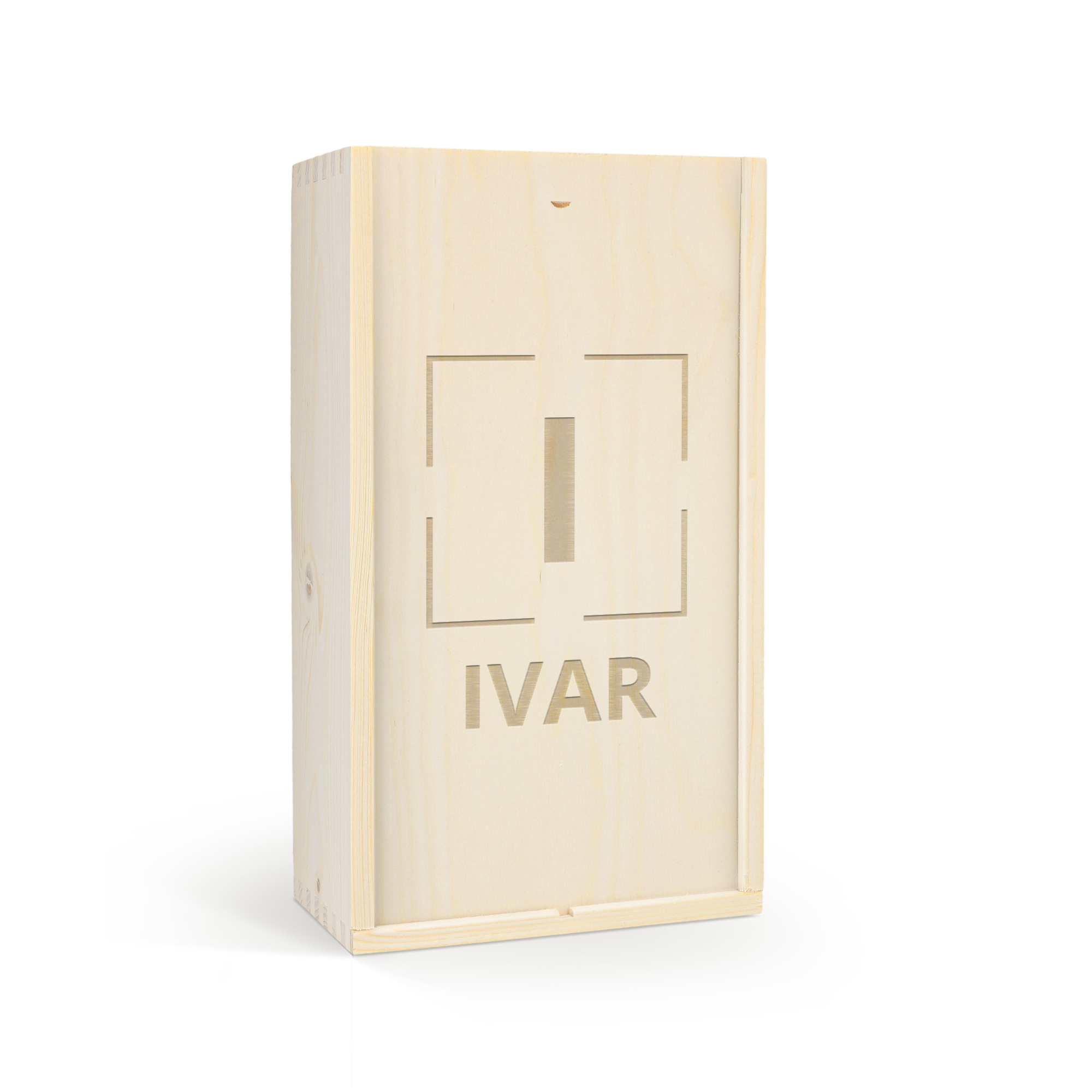 Luksusvinkasse i furu med "I" og navnet "IVAR" gravert på lokket