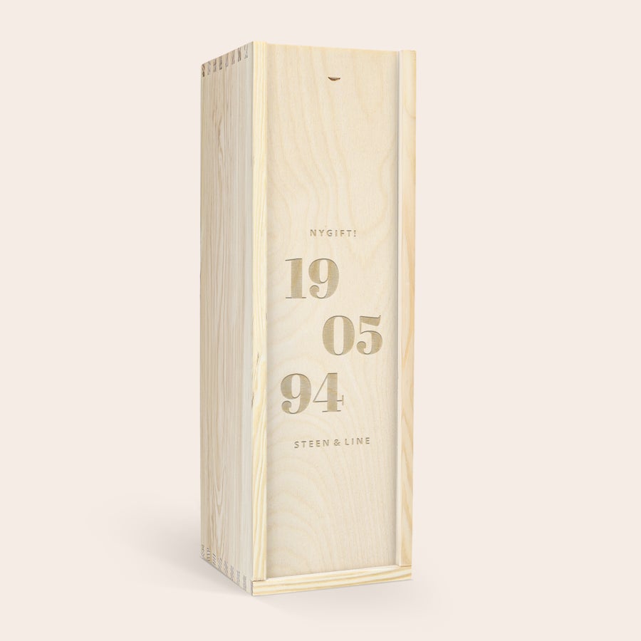 Moët & Chandon Brut Magnum i personlig trækasse Luksus graveret trækasse til Moët & Chandon med NYGIFT 19 05 94 og STEEN & LINE