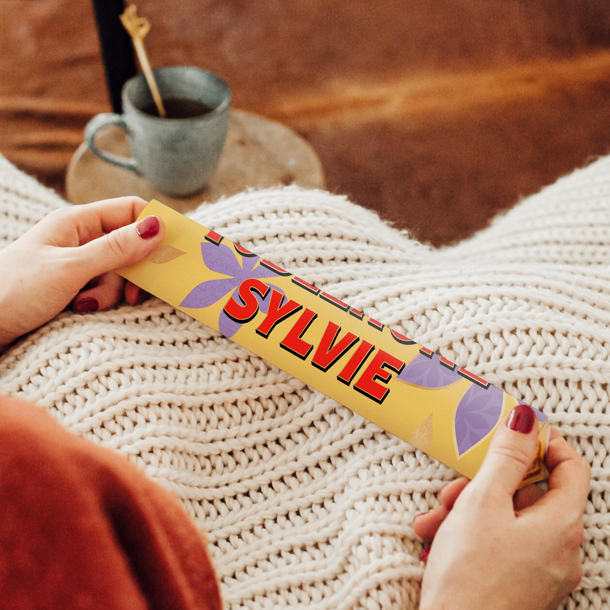 Barre de chocolat Toblerone personnalisée avec le nom Sylvie imprimé sur lemballage pour surprendre votre maman