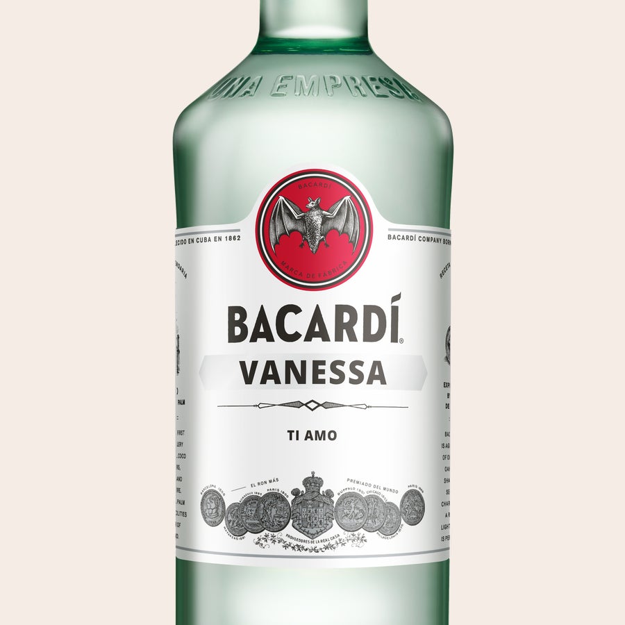 Rum Bacardi Personalizzato Bottiglia di Bacardi Carta Blanca con etichetta personalizzata stampata con il nome "VANESSA" e la dedica "TI AMO"