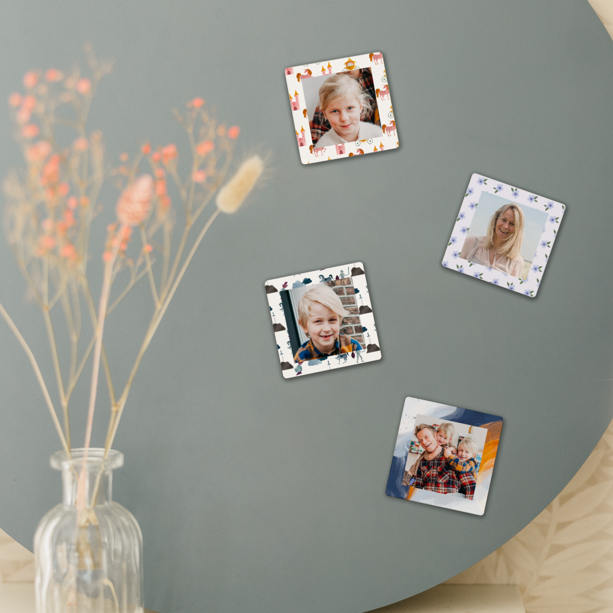 Quatre magnets personnalisés avec photos imprimées de famille et enfants