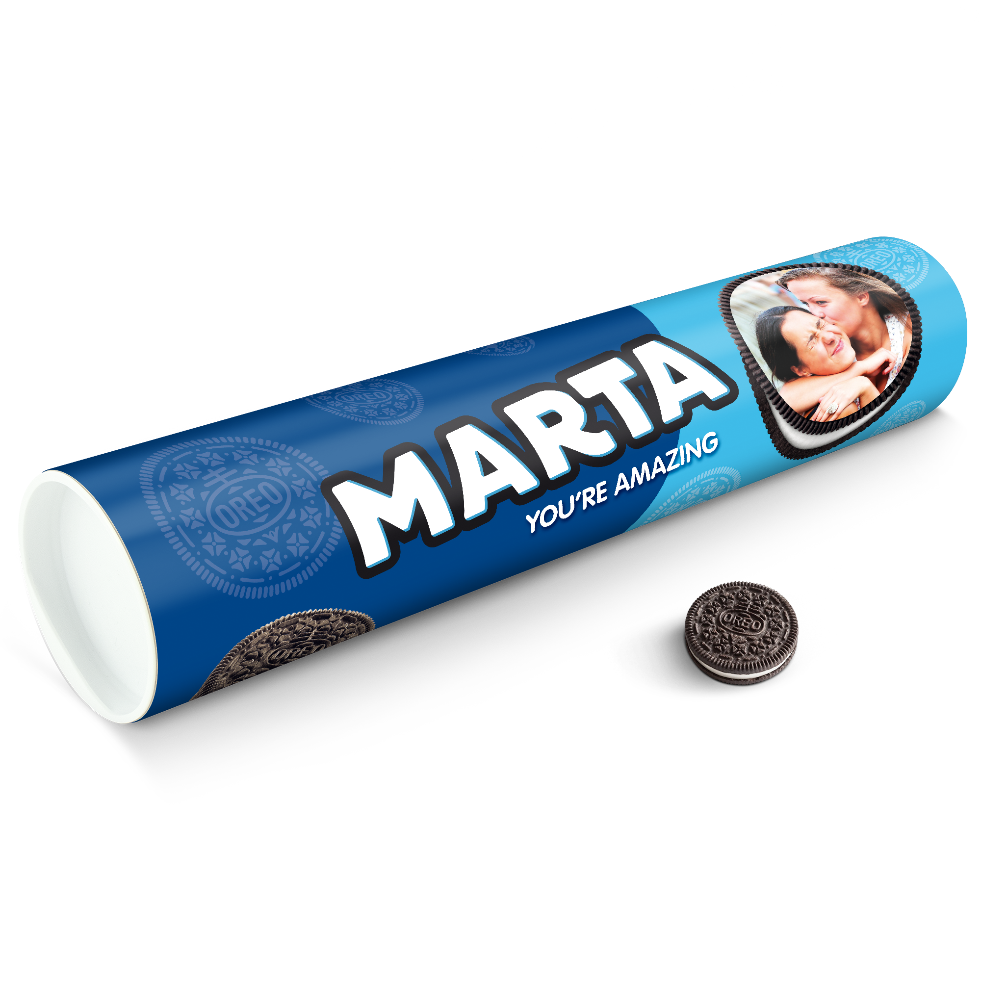 Tuba prezentowa Mega Oreo personalizowana zdjęciem, imieniem MARTA i napisem YOU'RE AMAZING z ciastkiem Oreo obok