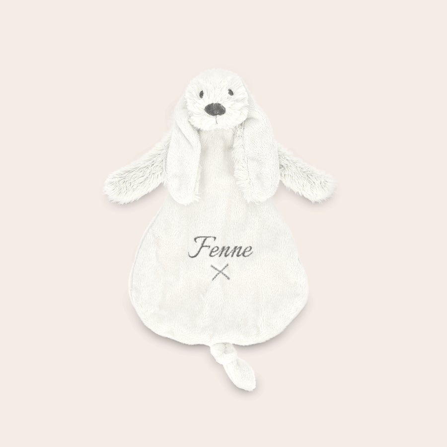 Happy horse knuffeldoekje met naam Wit Happy Horse knuffeldoek konijn met de geborduurde naam 'Fenne'. Heerlijk knuffelen met jouw liefste Happy Horse knuffeldoek.