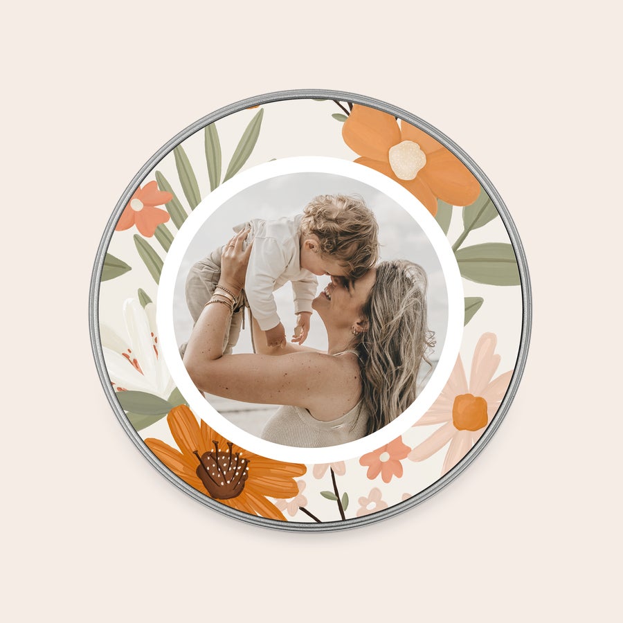 Boîte à chocolats remplie d'Oreo Boîte à biscuits Oreo ronde personnalisée avec photo imprimée de mère et enfant sur fond floral.