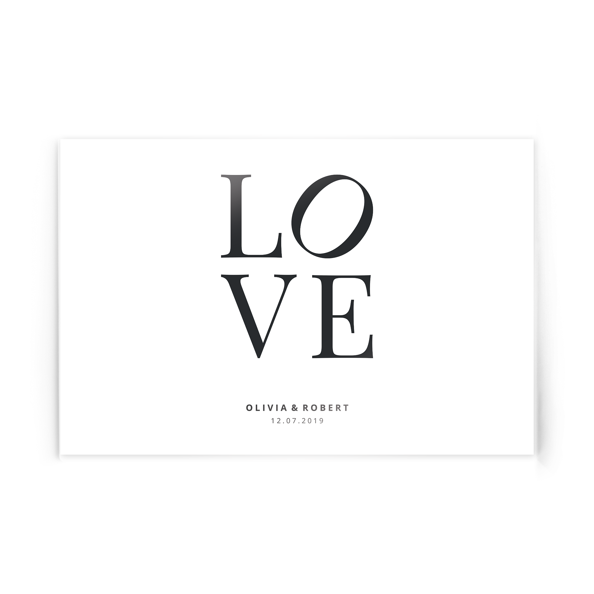 Photo sur plexiglas personnalisée avec le mot LOVE en noir, et les noms Olivia & Robert 12.07.2019
