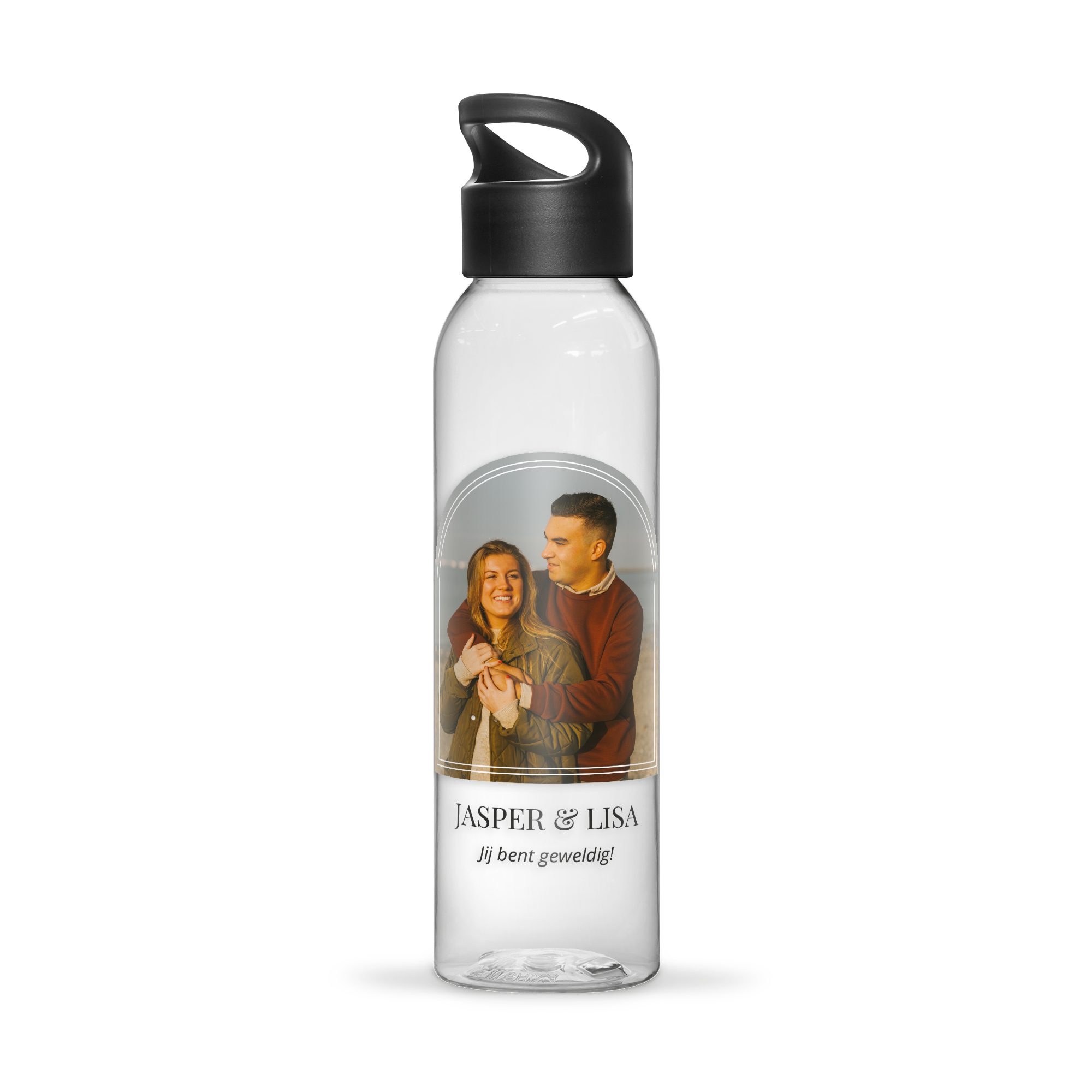 Transparante waterfles met een uniek ontwerp en een gedrukte foto van Jasper & Lisa, met de tekst Jij bent geweldig!