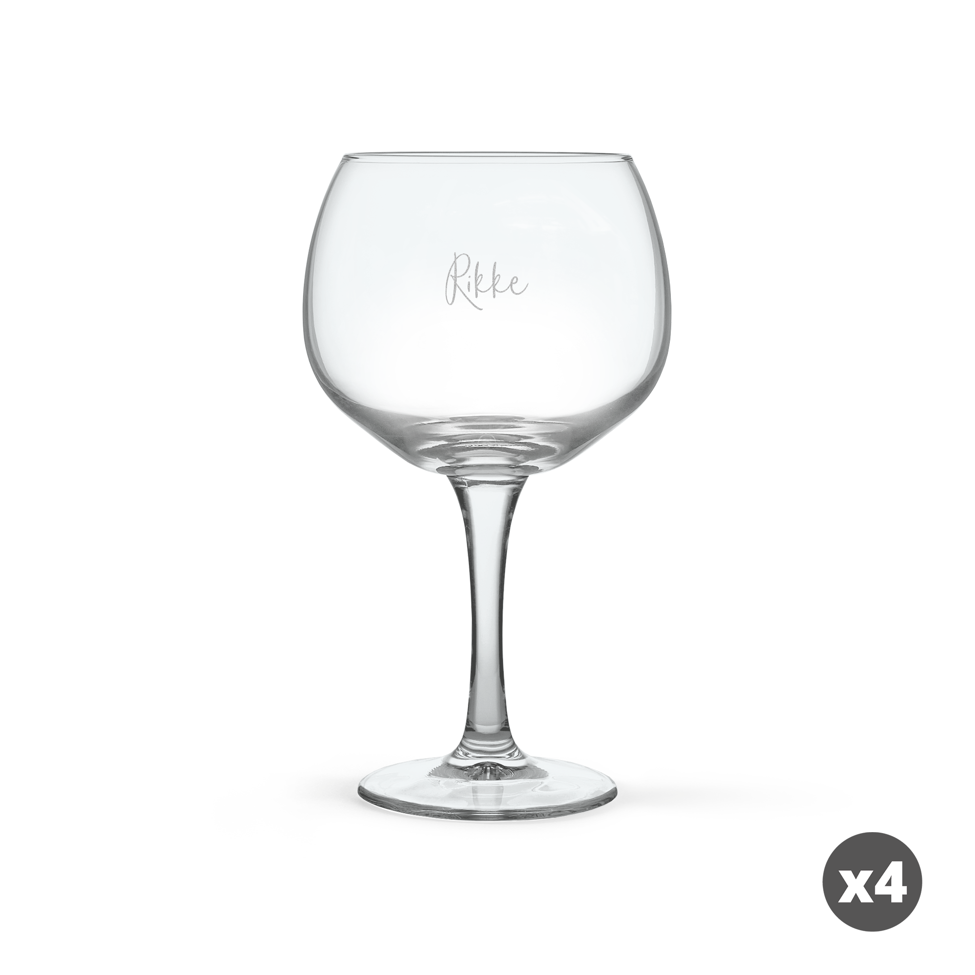 Gravert gin tonic-glass med navnet "Rikke", for å servere drinken din på en unik måte.