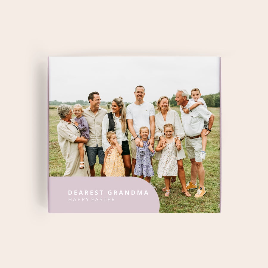 Personliga Milka presentförpackning - Påsk Personlig Milka presentförpackning med eget foto av en familj med texten Dearest Grandma Happy Easter, tryckt på framsidan.