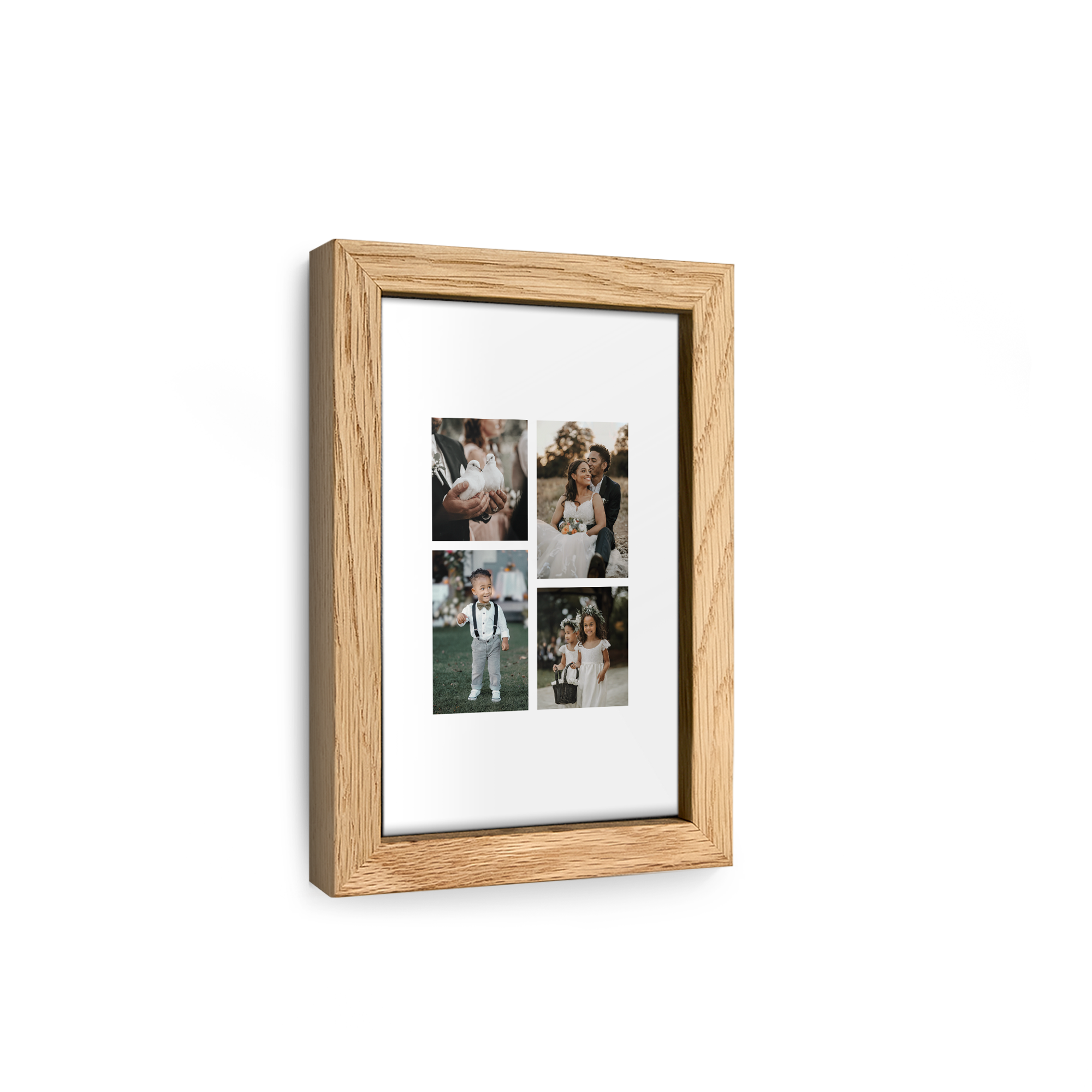 Póster personalizado con cuatro fotos impresas y enmarcado en madera de roble claro.