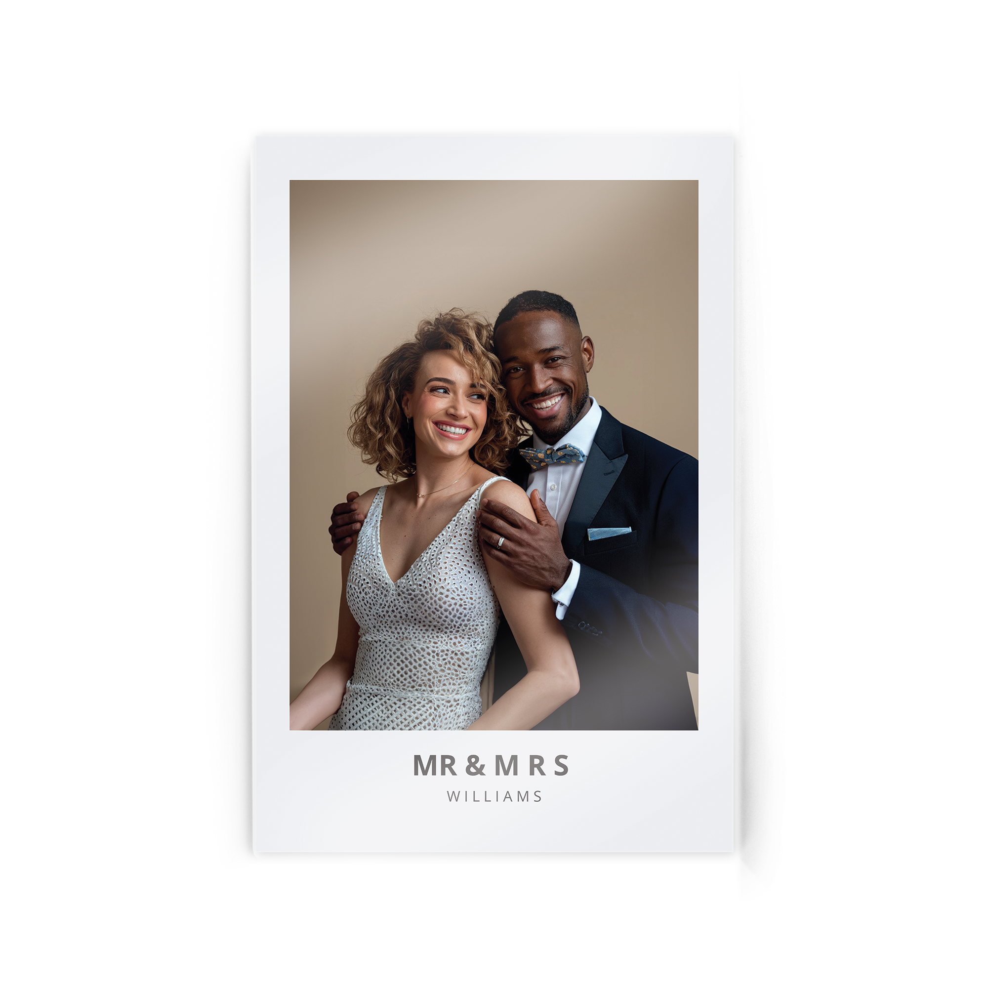 Foto in acrilico personalizzata con la stampa di una coppia sorridente e il testo Mr & Mrs Williams