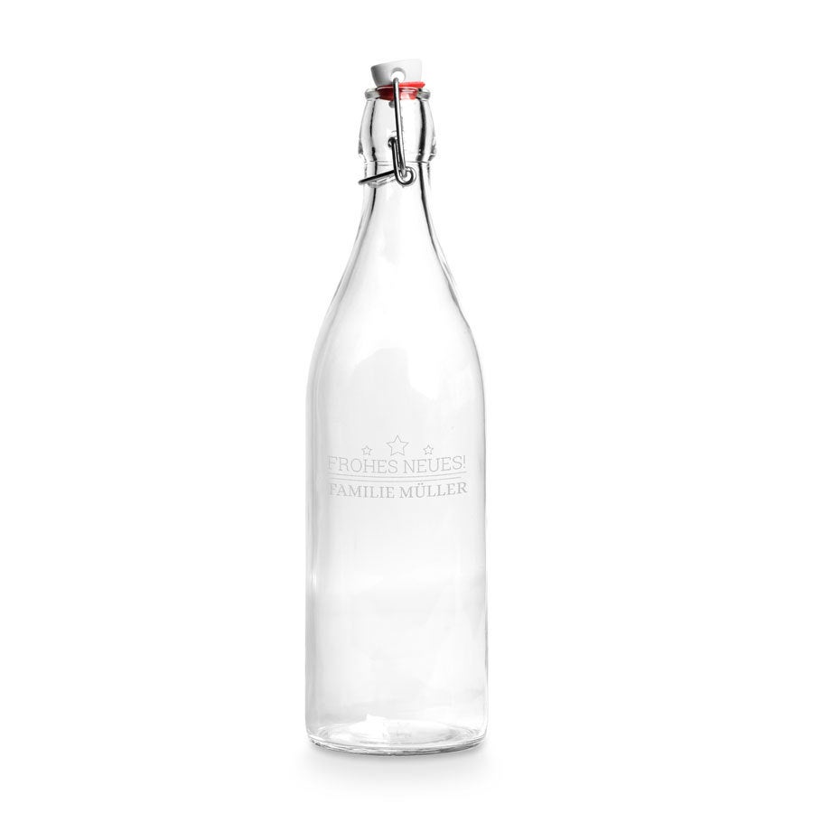 Personalisierte Bügel-Wasserflasche mit Gravur Frohes Neues und Familie Müller, individuell anpassbar.