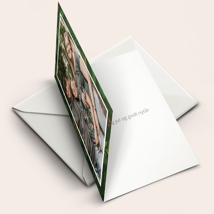 Lykønskningskort - jul Personligt lykønskningskort med foto og tekst God jul og godt nytår trykt indeni, liggende i en kuvert.