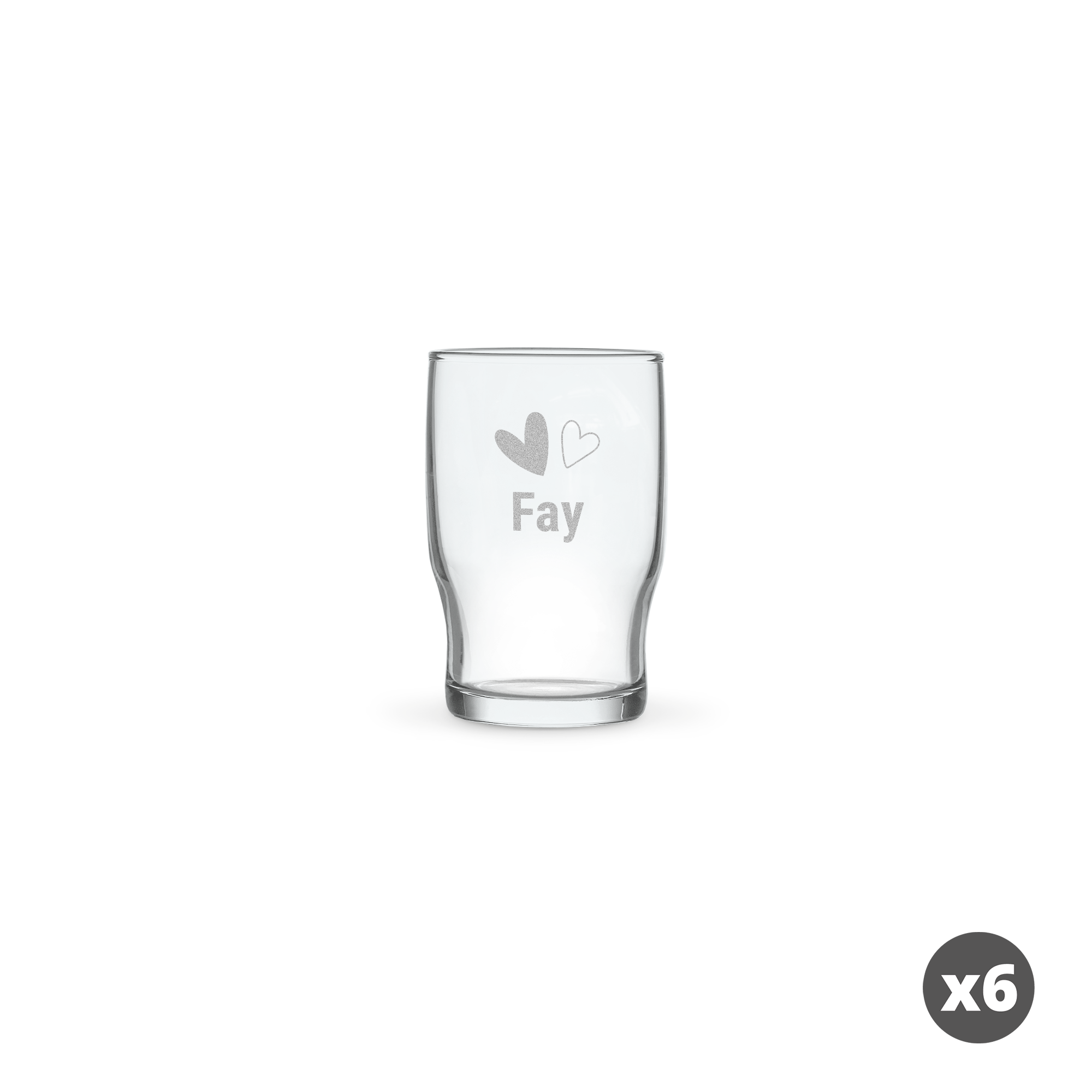 Vaso de agua personalizado con el nombre "Fay" y dos corazones, grabado con láser en el cristal.