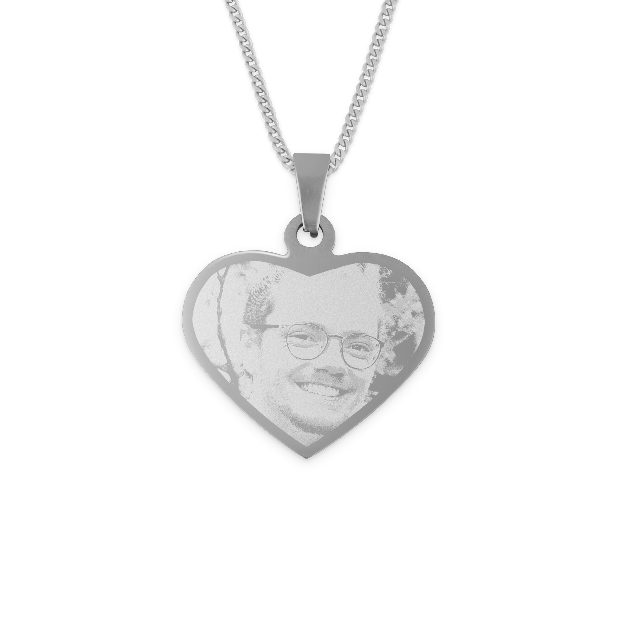 Zilverkleurige hartvormige hanger met foto, een unieke hanger met gegraveerde foto van een lachende man met bril