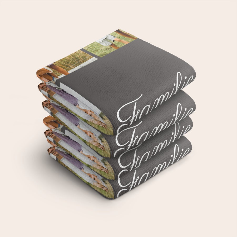 Bedrukte handdoekjes set Handdoek volledig bedrukken 30x50, 4 stuks, met eigen foto en de naam Familie erop geprint.