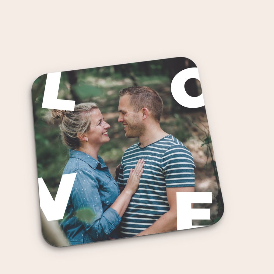 Coasters Suport de pahar personalizat cu fotografia de cuplu si textul LOVE imprimat.