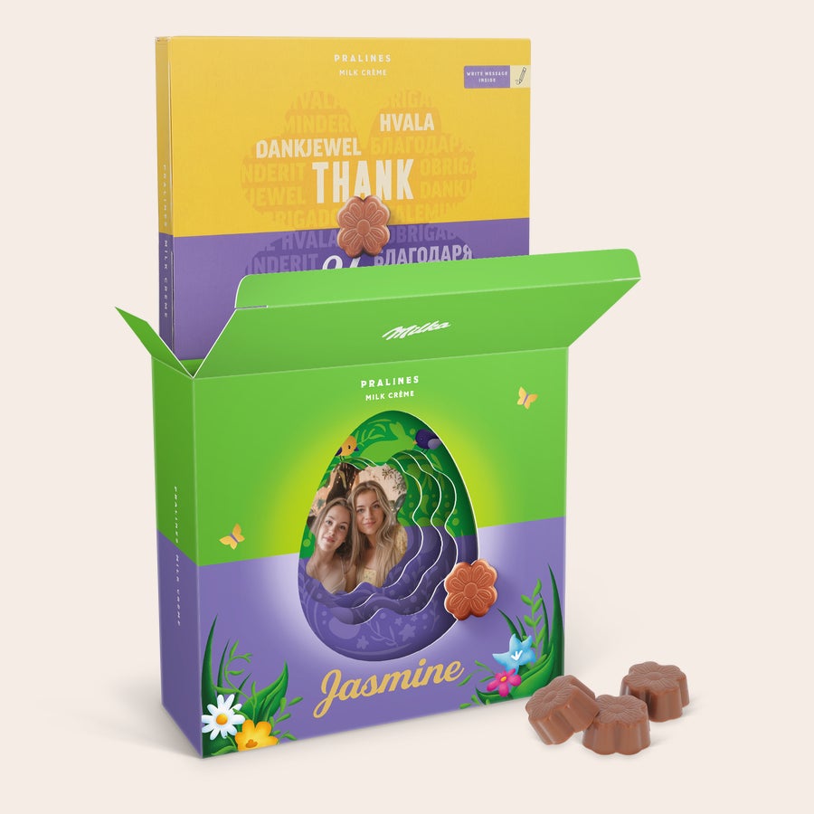 Personalizovaná dárková krabička Milka 3D - Velikonoce Velikonoční dárková krabička Milka 3D s fotografií dvou dívek a jménem Jasmine, vytištěná v plné barvě.