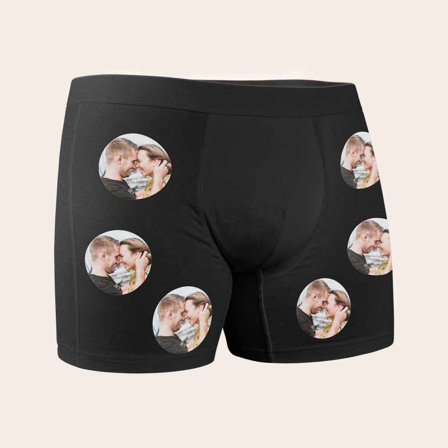Boxershorts med billede Sorte boxershorts med dit eget foto gentaget i cirkler, en unik boxershorts med foto til at overraske.