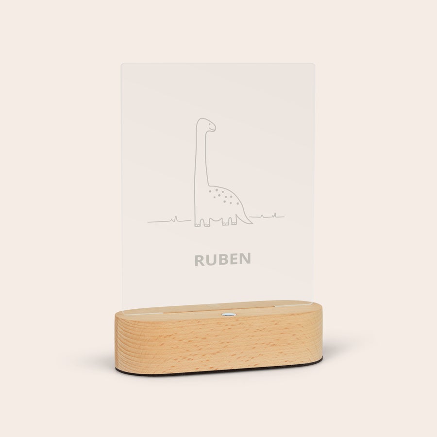 Lamp met naam Gegraveerde lamp met houten voet, een getekende dinosaurus en de naam Ruben