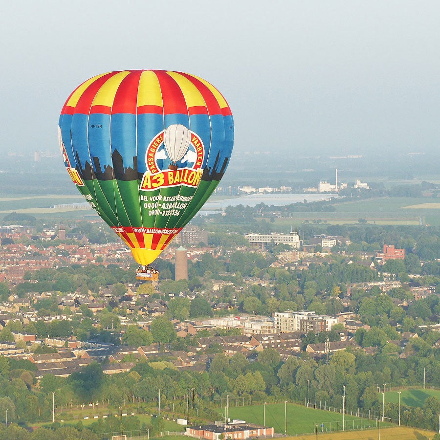 BALLONVAART MET OVERNACHTING een unieke ballonvaart belevenis als cadeau YourSurprise BALLONVAART MET OVERNACHTING een unieke ballonvaart belevenis als cadeau YourSurprise