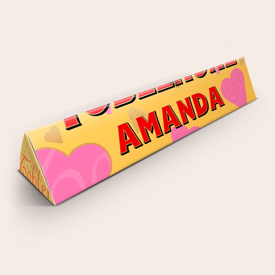 Toblerone med namn och foto Personlig Toblerone med namn Amanda tryckt på omslaget och rosa och guldiga hjärtan